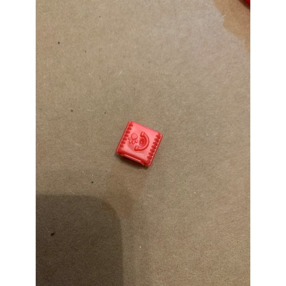 Littlest Pet Shop Monopoly Replacement 34 red crates, 13 blue dog houses - Picture 3 of 6